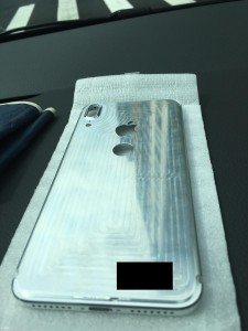Metal Blanks zeigen einen Fingerabdruckleser auf der Rckseite des iPhone 8