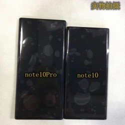 Dummies zeigen den Grenunterschied zwischen dem Samsung Galaxy Note10 und Note10+