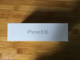 iPhone 6 SE Box fotografiert