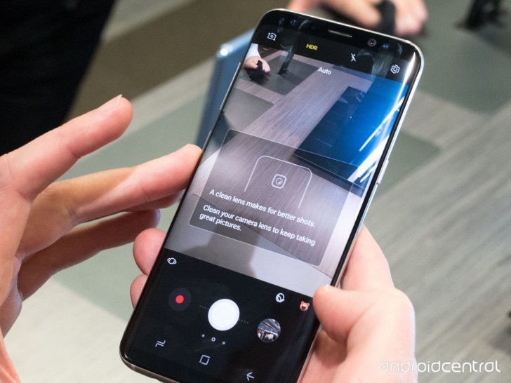Samsung wei, wie schlimm die Position des Fingerabdruckscanners auf den S8 und S8 + ist