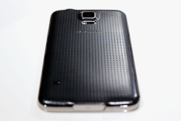 Das Samsung Galaxy S5 (Aluminium) mit Leinwand QHD auf den Fotos