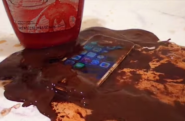 Mit Impervious wirst du selbst schtzen Smartphone vor dem Wasser