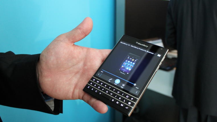 Inoffizielle quadratische Spezifikation Blackberry-Smartphone Blackberry Passport steht jetzt definitiv aus demselben Design-Wettbewerb