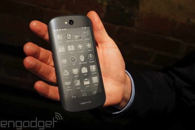 YotaPhone 2 hat Screens