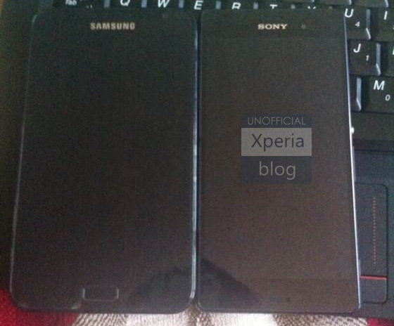 Xperia Z3 an der Seite Galaxy Note auf dem Foto